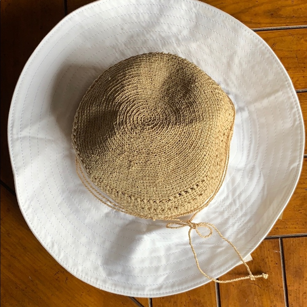 Helen Kaminski 100% Raffia & 100% Cotton Hat.